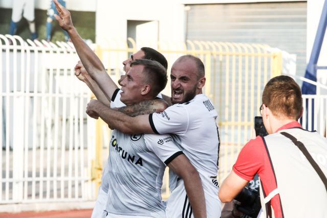 杨瀚森22+14青岛胜深圳 吴前17分浙江险胜广州