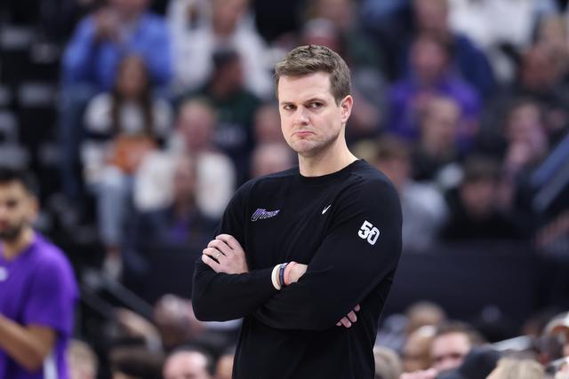 森林狼大胜送猛龙15连败 雄鹿爆冷不敌灰熊